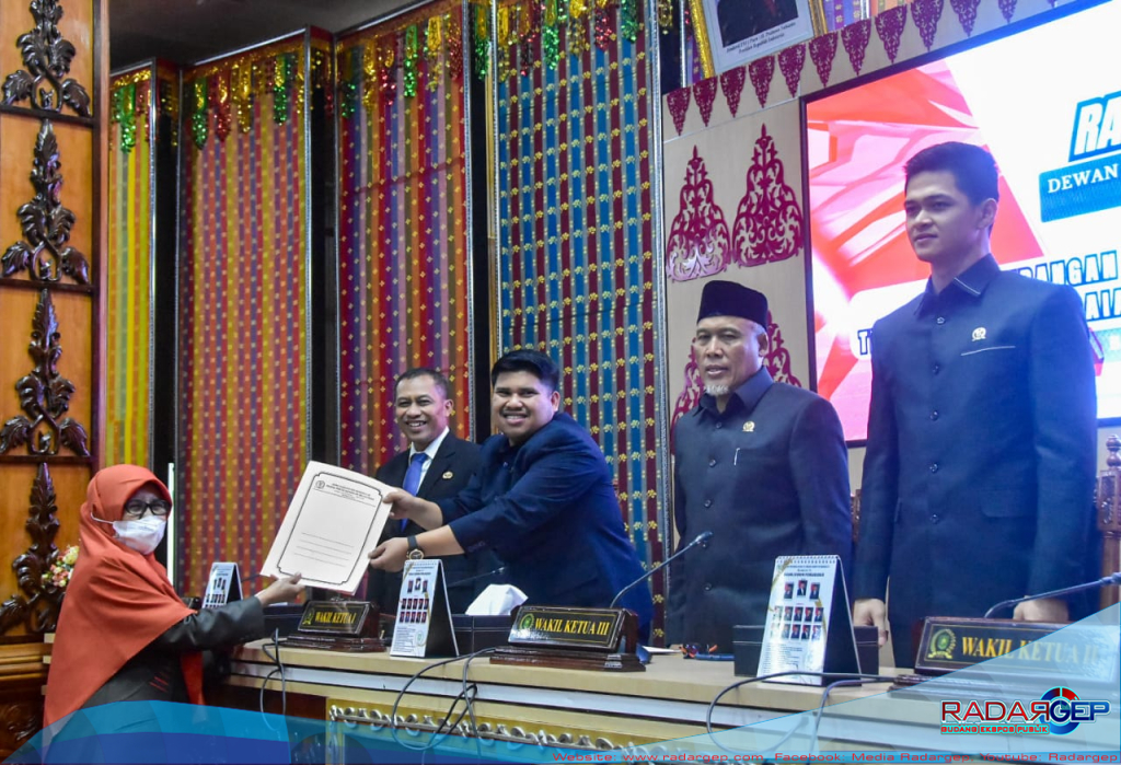 Terhadap LKPJ 2024, Bupati Bengkalis Dengarkan Pandangan Umum Fraksi dan Beri Jawaban